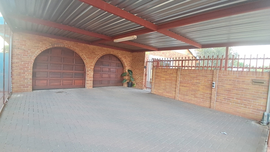 5 Bedroom Property for Sale in Fauna Free State